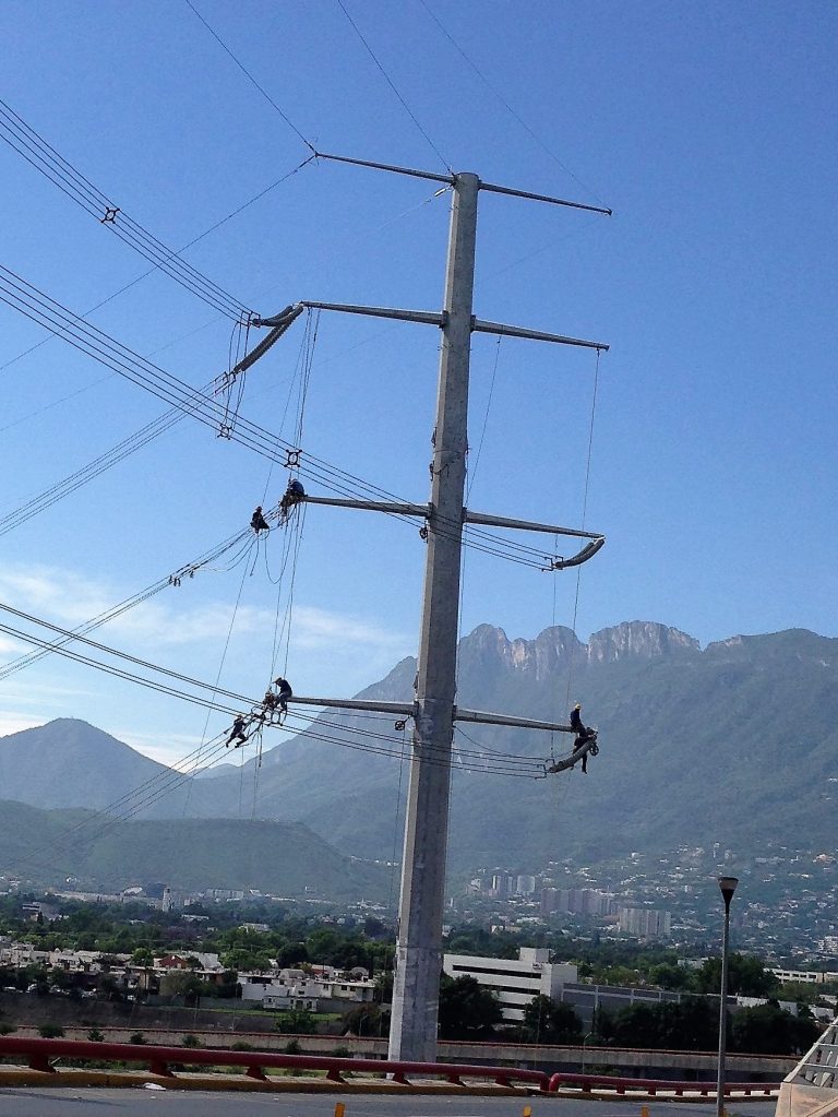 Postes metálicos para líneas de transmisión – Acero ATD